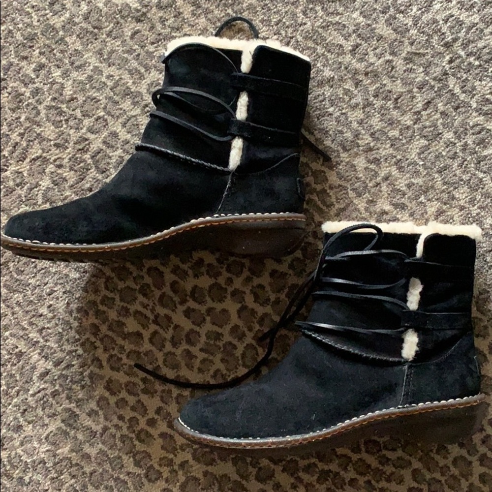 Like new short UGG boots